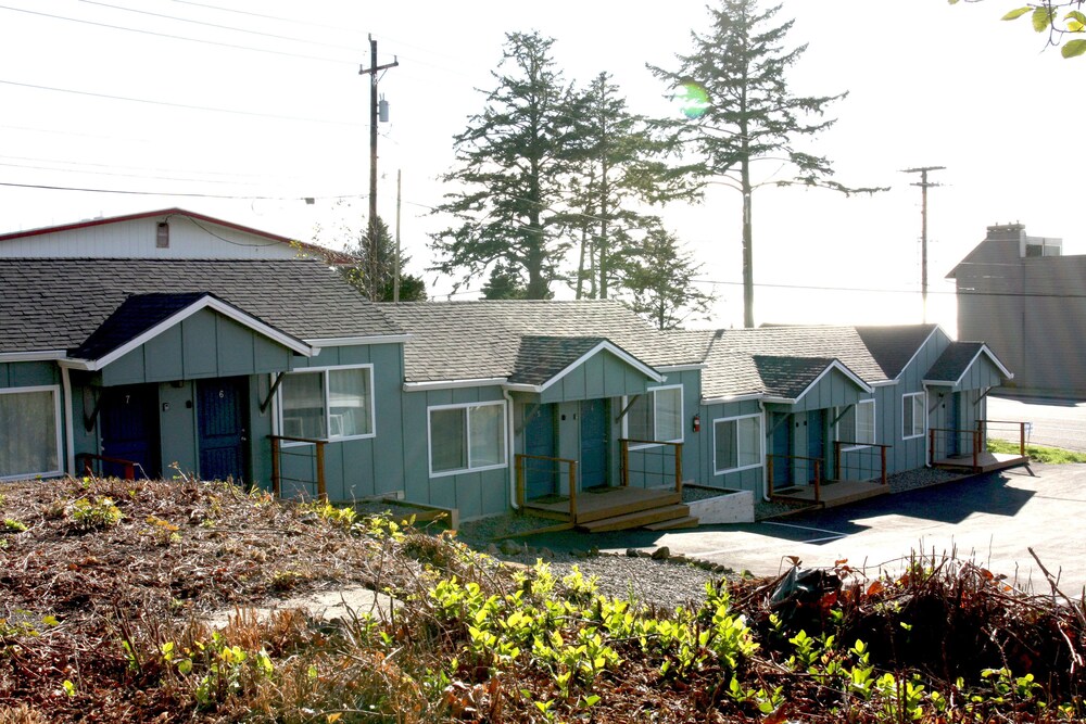 Book The Whale Inn In Depoe Bay Hotels The Whale Inn Depoe Bay