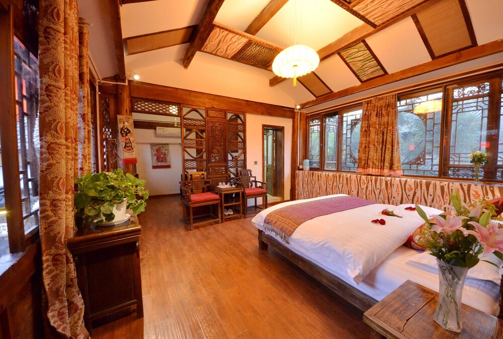 Book Mi Tu Inn In Lijiang Hotels Mi Tu Inn Lijiang Deluxe Business Suite Guest Room