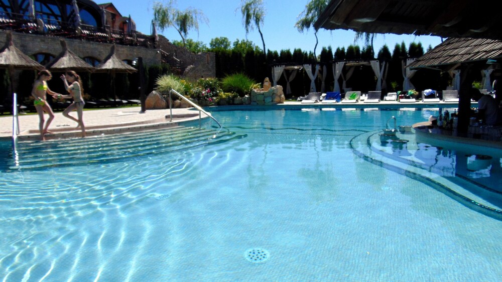 Book Castel Transilvania In Baia Mare Hotels Com