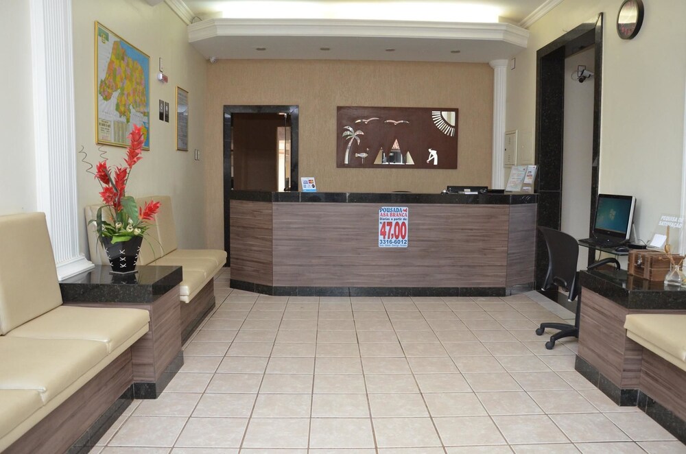 阿萨布兰卡旅馆, 莫索罗, 前台