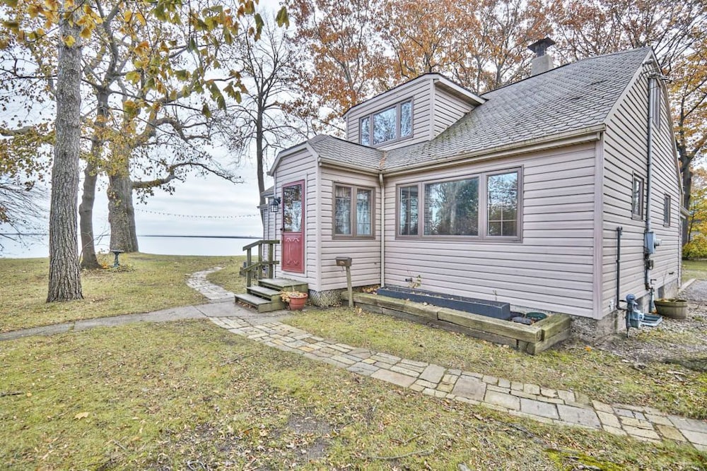 Book Exclusive Waterfront Beach House Retreat In Port Colborne Exclusive Waterfront Beach House Retreat Port Colborne