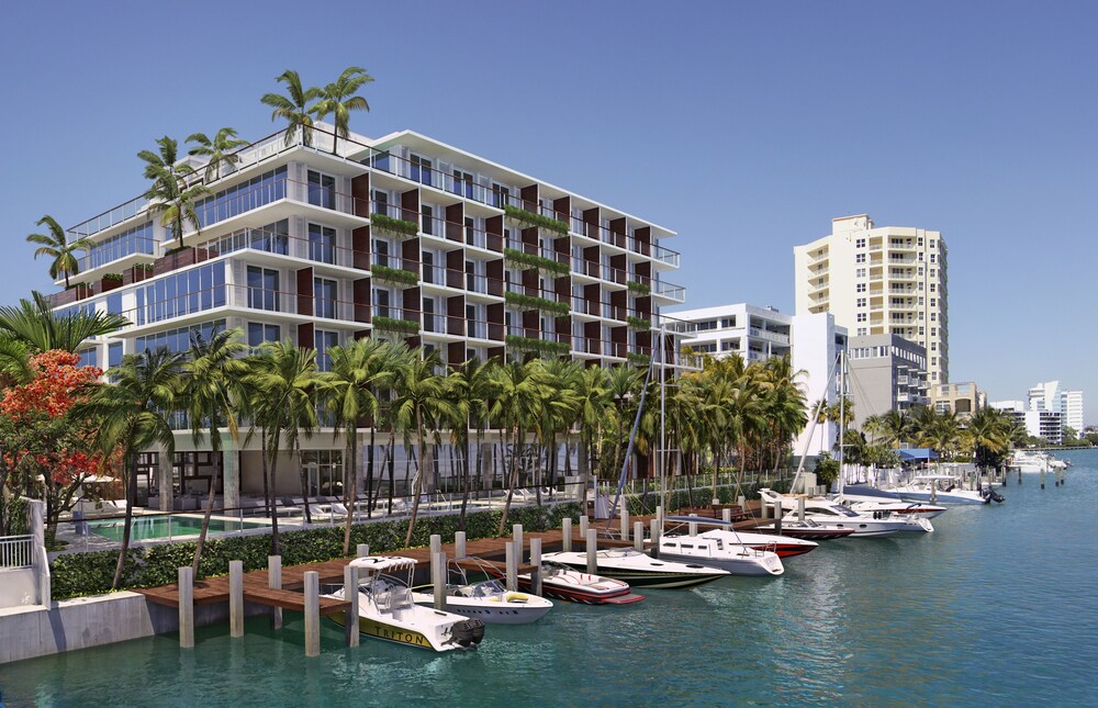 Book Grand Beach Hotel Bay Harbor In Islands Hotels Grand Beach Hotel Bay Harbor Islands