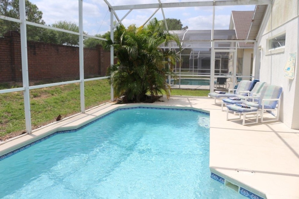 Book 129 Grosvenor Loop In Davenport Hotels 129 Grosvenor Loop Davenport Outdoor Pool