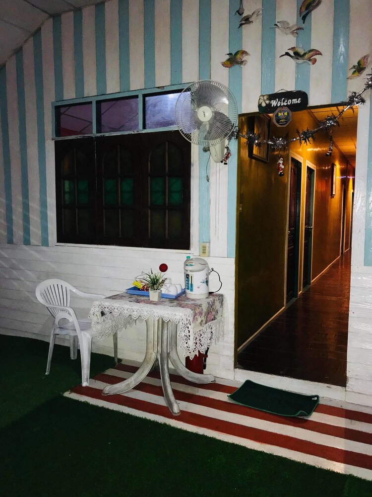 Book Cj Guesthouse In Koh Tao Hotels Com Cj Guesthouse Koh Tao
