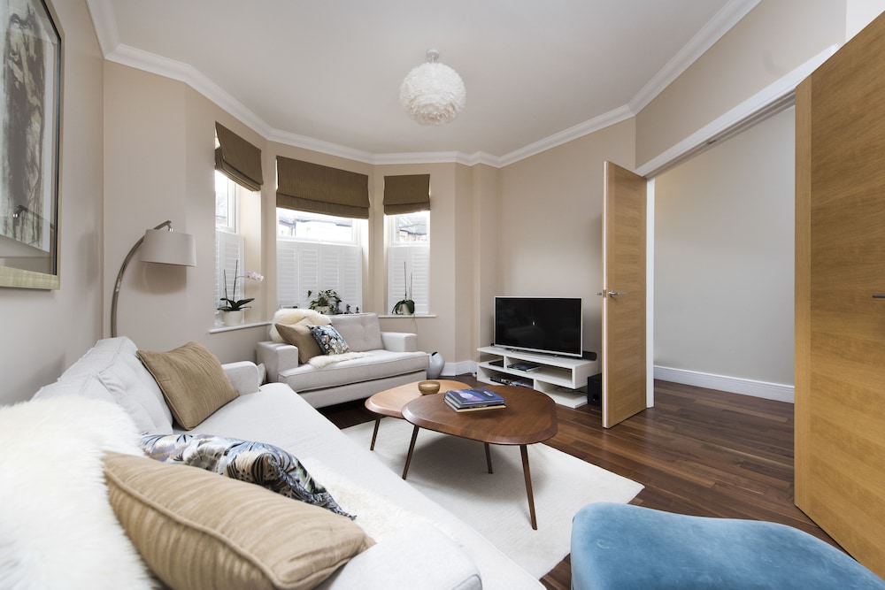 Book Stylish 3br Family Home In Leafy Tooting London Hotels Stylish 3br Family Home In Leafy Tooting London