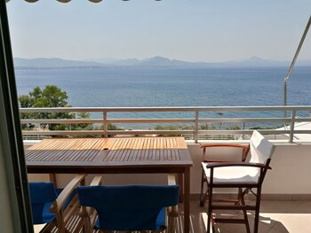 Φωτογραφία του Atlas Unlimited Sea View Apartment, Λουτράκι-Άγιοι Θεόδωροι