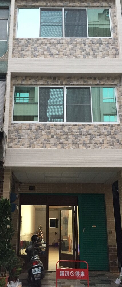 2022 限時飯店優惠 旅人小棧六合館 Traveler Station 高雄 Expedia Com Tw