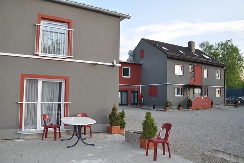 Pension Alis In Augsburg Hotels Com