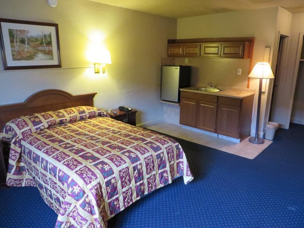 Book Budgetel Inn Suites In Louisville Hotelscom