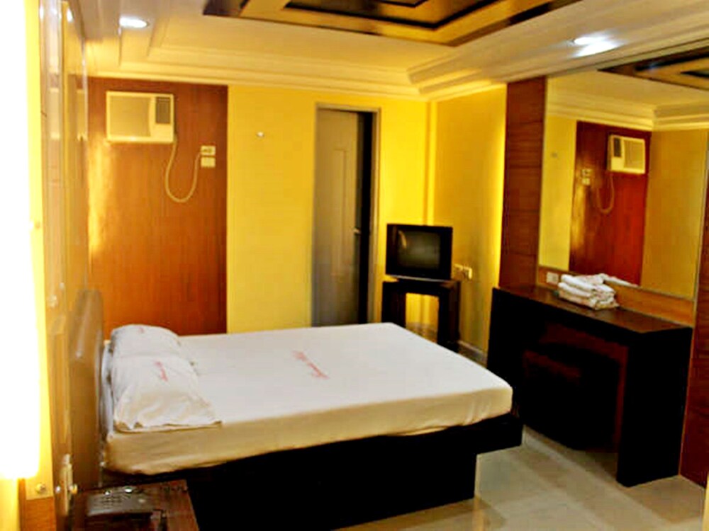 Book Bermuda Hotel And Restaurant In Mandaluyong Hotels Bermuda Hotel And Restaurant Mandaluyong