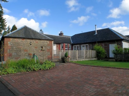 Auchendennan Farm Cottage Alexandria Info Photos Reviews Book Auchendennan Farm Cottage Alexandria