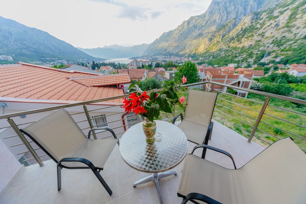 Book Paradise Bay Apartments In Kotor Hotels Paradise Bay Apartments Kotor