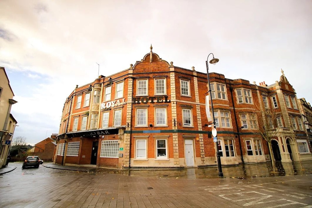 ROYAL HOTEL, Kettering Info, Photos, Reviews Book at