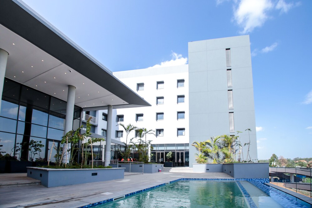 Book City Lodge Hotel At Two Rivers Mall In Nairobi Hotels City Lodge Hotel At Two Rivers Mall Nairobi Outdoor Pool