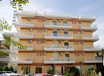 Φωτογραφία του Ξενοδοχείο Ίλιον, Λουτράκι-Άγιοι Θεόδωροι
