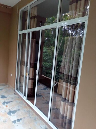 河缘平房酒店, 中央省