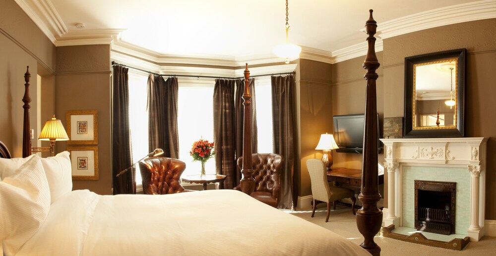 Book Ryan Mansion In St John S Hotels Com Ryan Mansion St John S Royal Suite 1 Queen Bed Prince Of