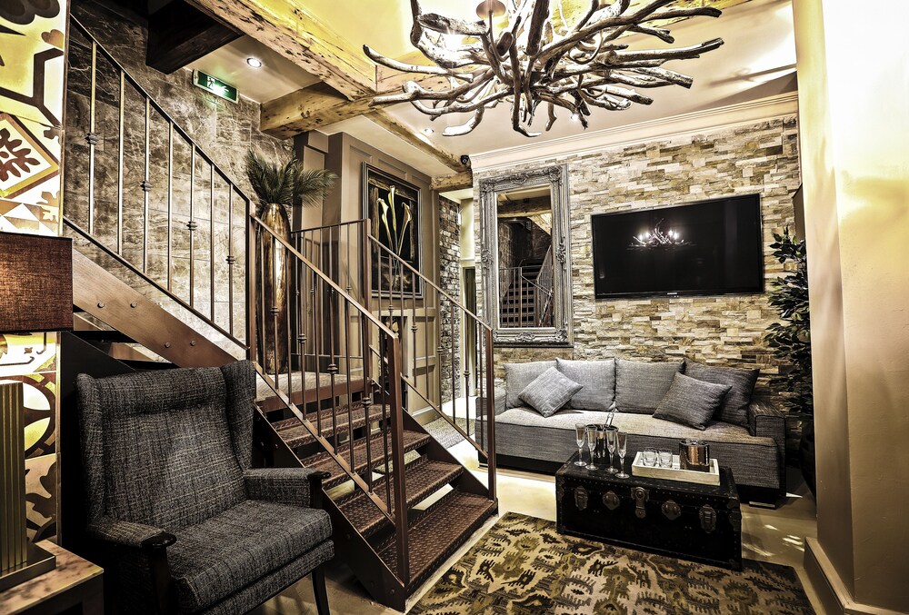Book The Cow Hollow Hotel In Manchester Hotels