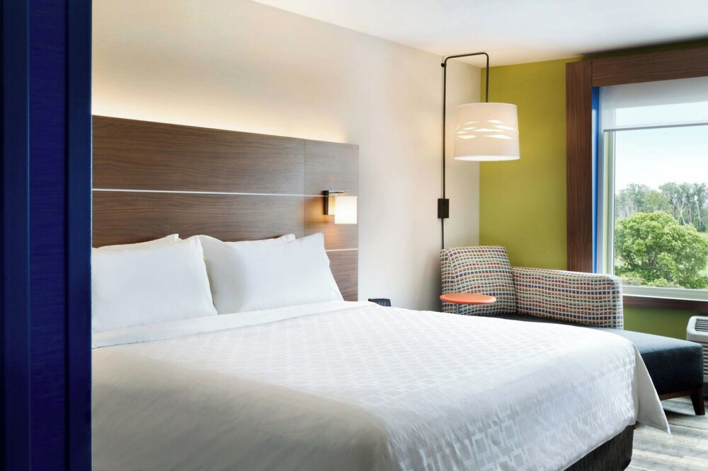 Book Holiday Inn Express And Suites Nebraska City In Holiday Inn Express And Suites Nebraska City