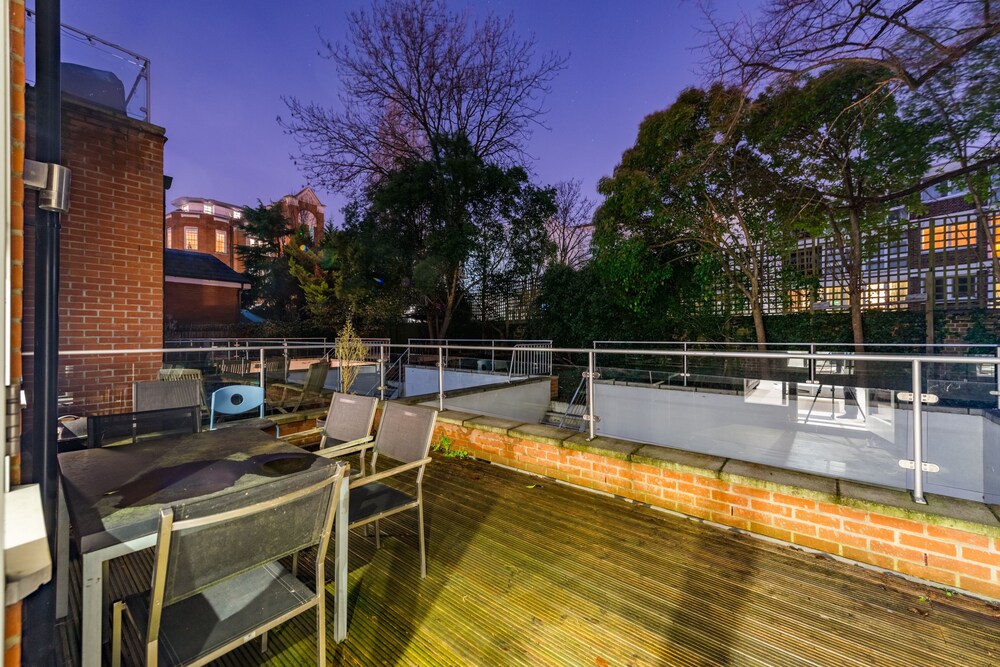 Large Luxury Putney Home London Info Photos Reviews Book At Large Luxury Putney Home London Duplex Apartment 2 Bedrooms Bathrooms