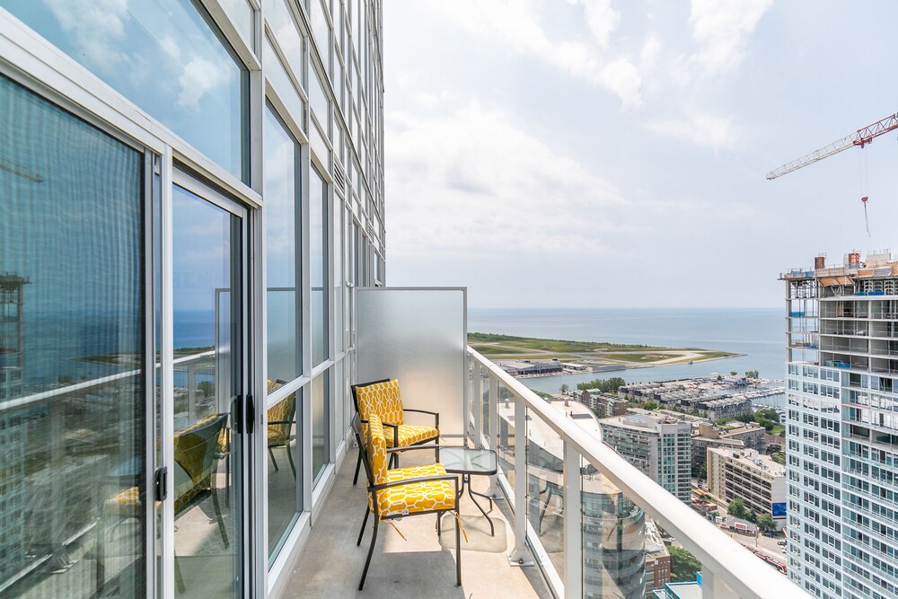 Book Simply Comfort Amazing Downtown Apartments In Toronto Hotels Com