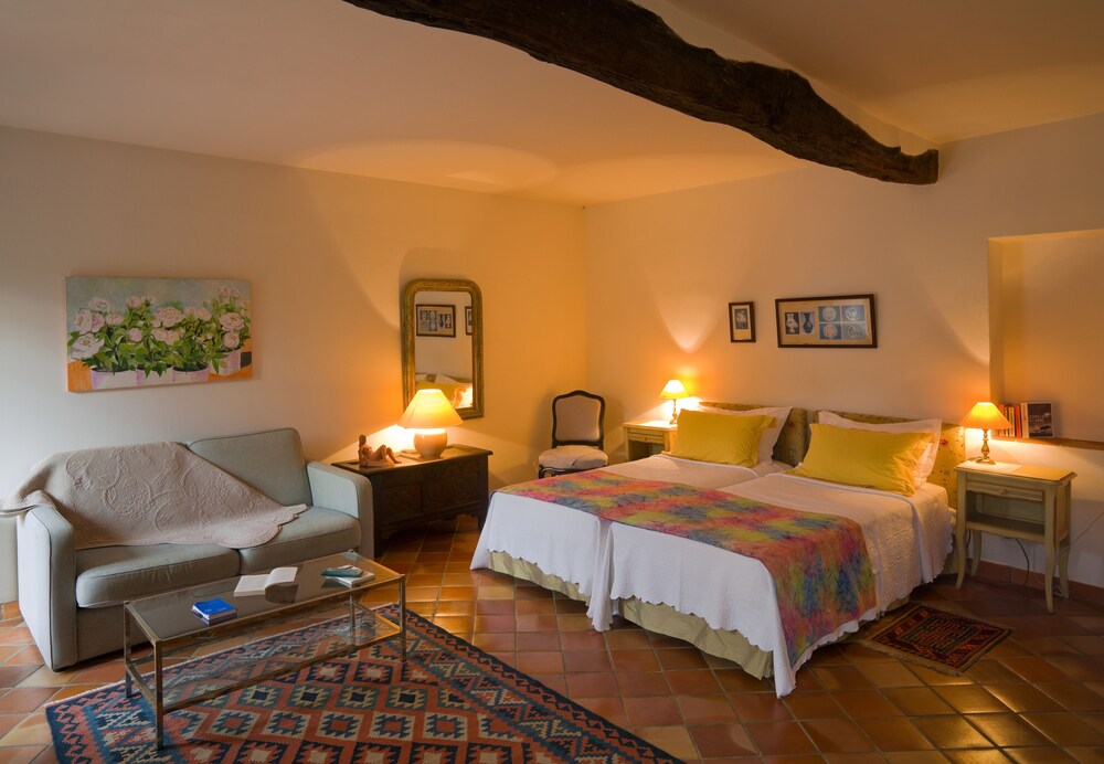 Book Hotel Le Mas Trilles In Reynes Hotels Com