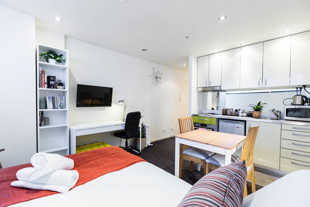 Book Emily Carlton Studio Apartment In Melbourne Hotels Com