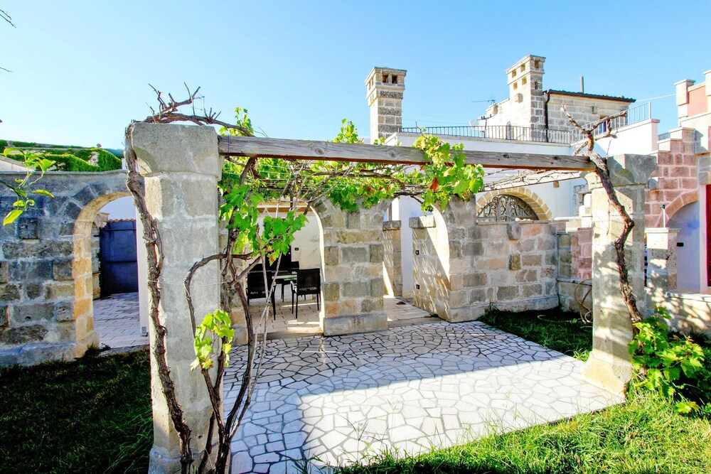 ハウス ウィズ 3 ベッドルームズ イン スラノ ウィズ エンクロゼド ガーデン アンド Wifi ニア ザ ビーチ スラーノ の宿泊予約 ホテルズドットコム