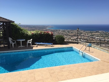 Φωτογραφία του Villa With 3 Bedrooms in Peyia, With Wonderful sea View, Private Pool, Furnished Garden - 4 km From the Beach, Πέγεια