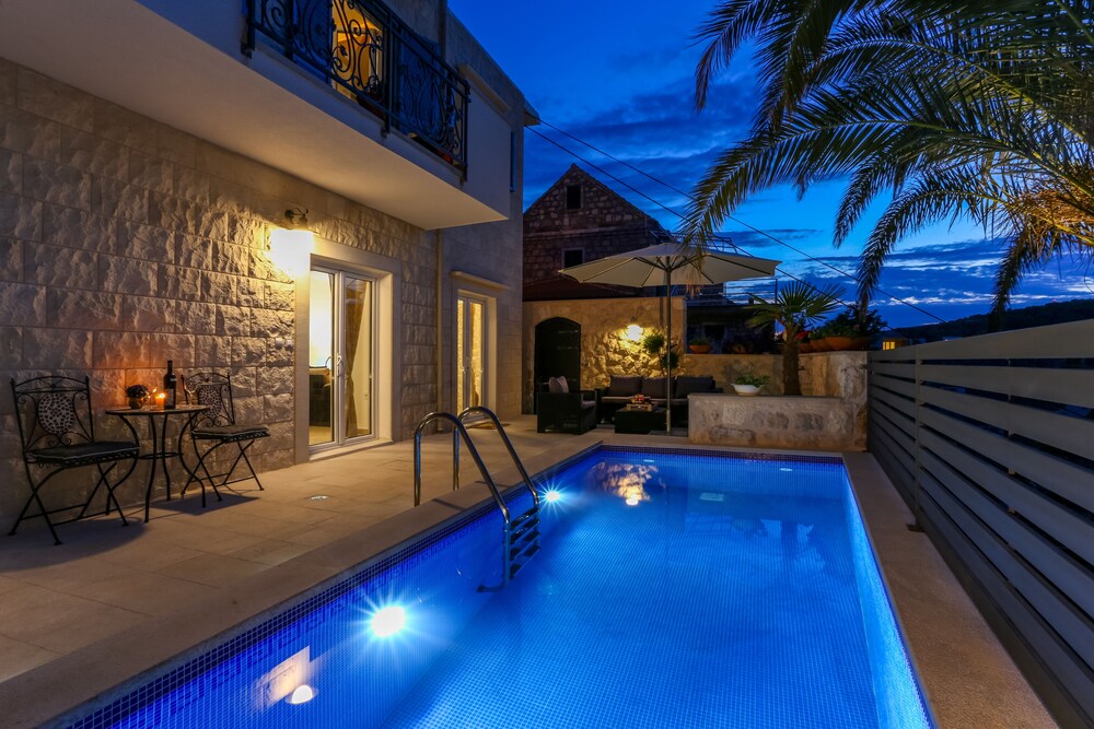 Apartments Capitis In The Centre Hvar Hotels Com