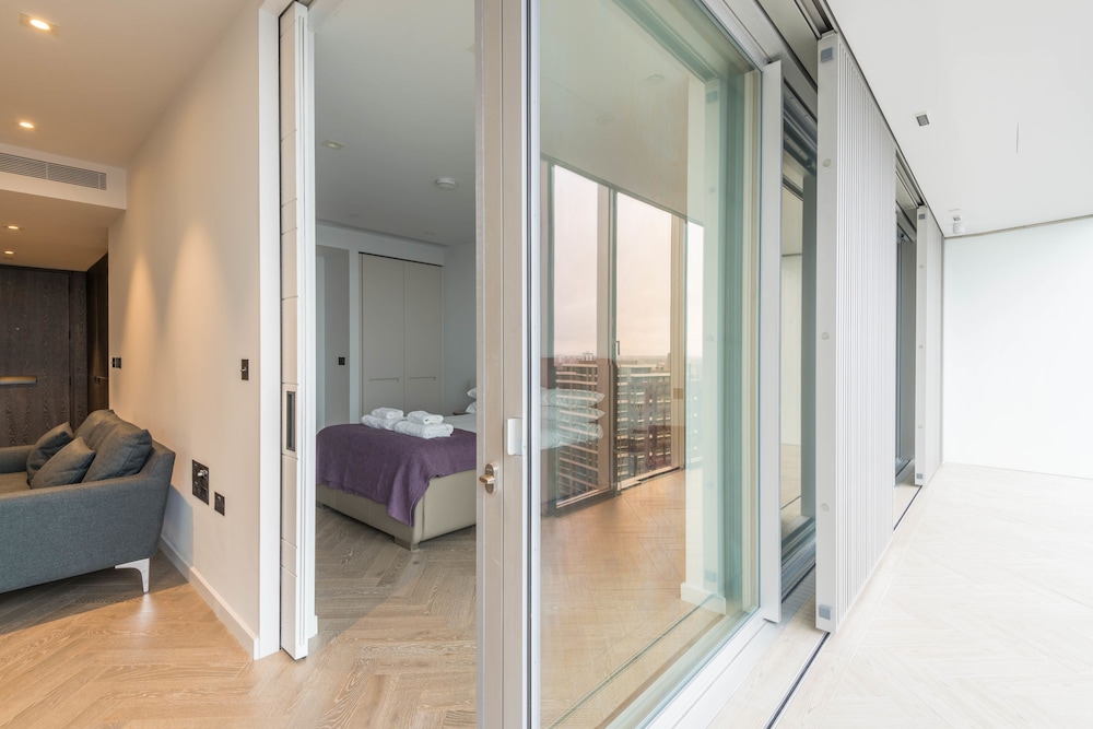 Book Luxury Apartment Near Battersea Station In London Luxury Apartment Near Battersea Station London 2 Bedrooms Balcony