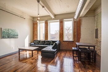 Top 10 Dallas Hotels Near Zoo Texas