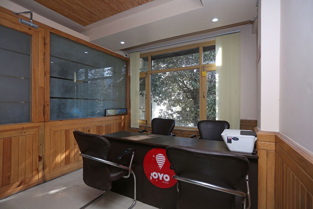 Book Oyo 10216 Hotel Uk Retreat In Sattal Hotels Oyo 10216 Hotel Uk Retreat Bhimtal Reception
