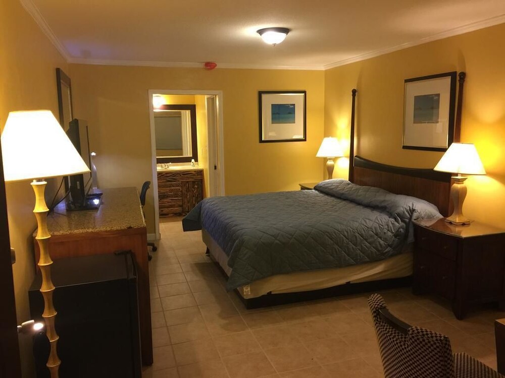Book Dragon Inn Suites In Fayette Hotels Dragon Inn Suites Fayette Deluxe Room 1 King Bed Guest