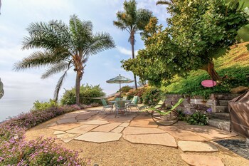 Top 10 Malibu Hotels Near Zuma Beach California