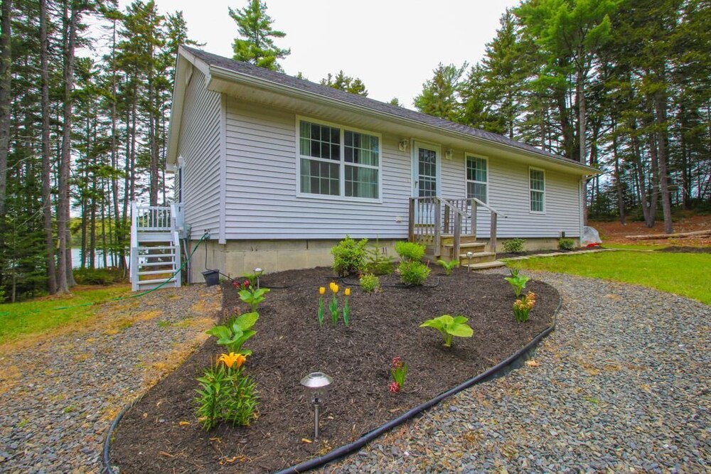 Book Midcoast Serenity Apartment 3 In Waldoboro Hotels Midcoast Serenity Apartment 3 Waldoboro Property Grounds