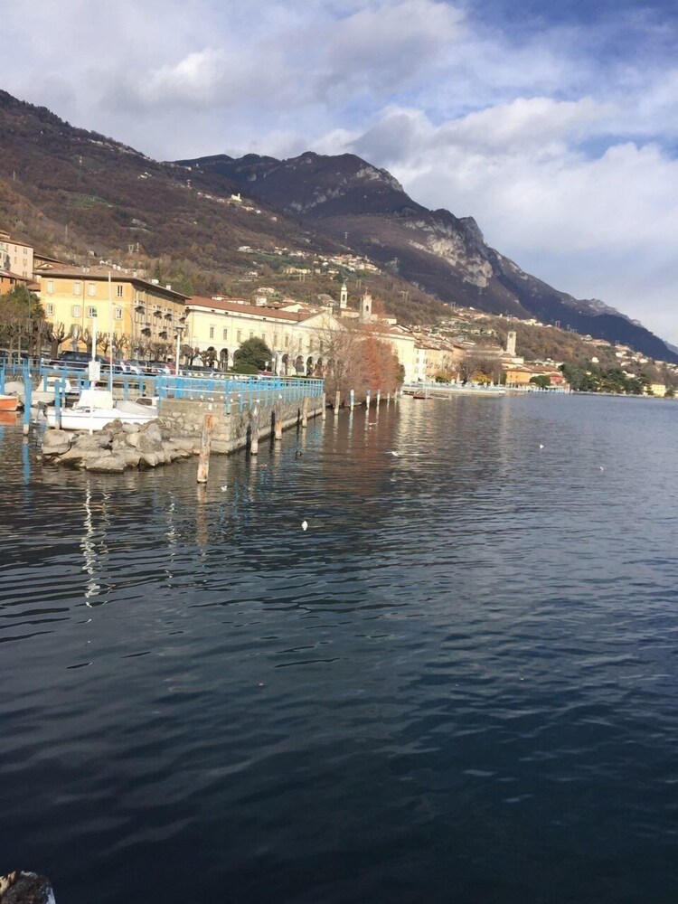 Casa Anna Vacanze Sul Lago D Iseo Lovere Italy Lovere Hotel Discounts Hotels Com