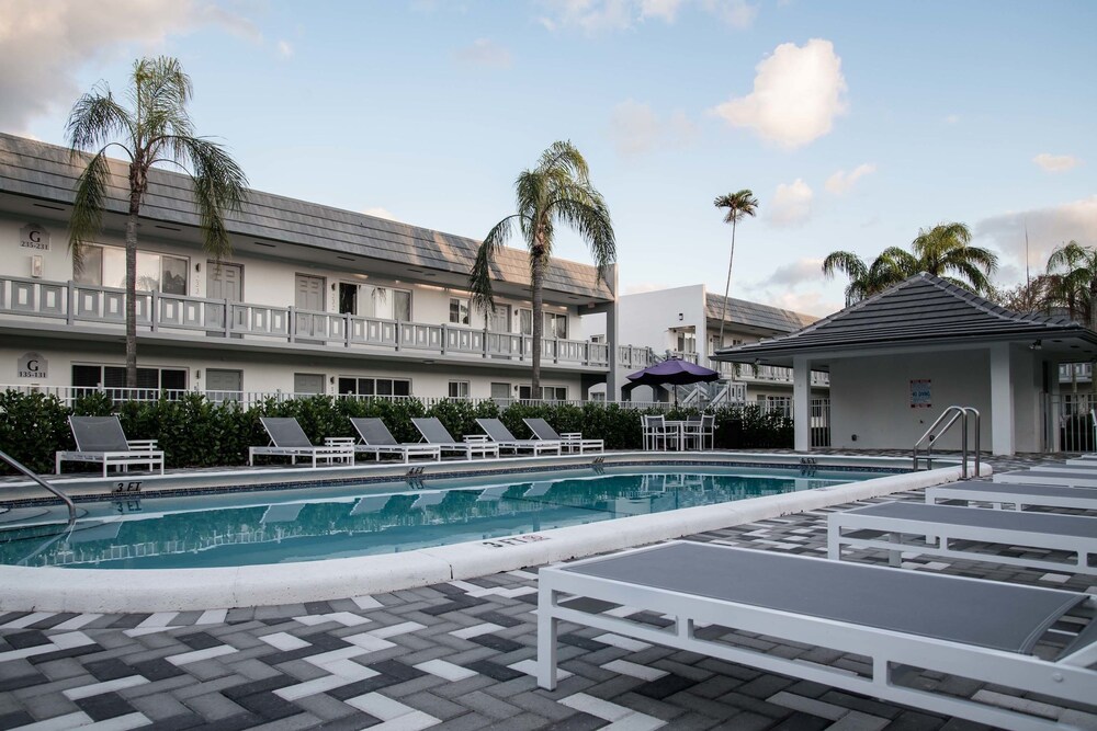 Book Sleek 1br In Wilton Manors By Sonder Hotels Sleek 1br In Wilton Manors By Sonder Pool