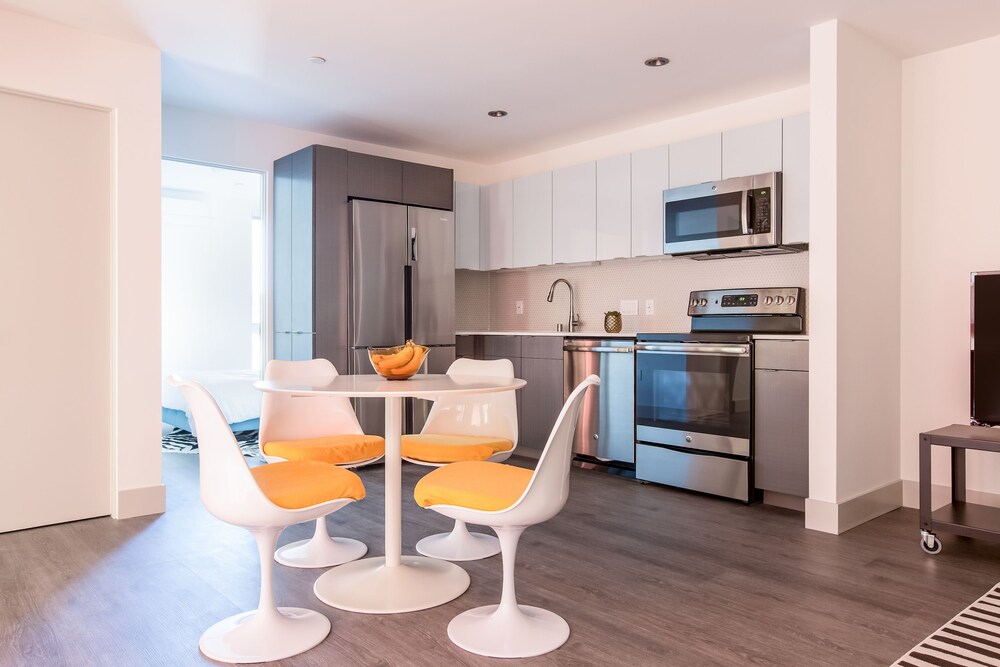 Book Unique 2br In Hillcrest By Sonder San Go Hotels Unique 2br In Hillcrest By Sonder San Go Room Dining