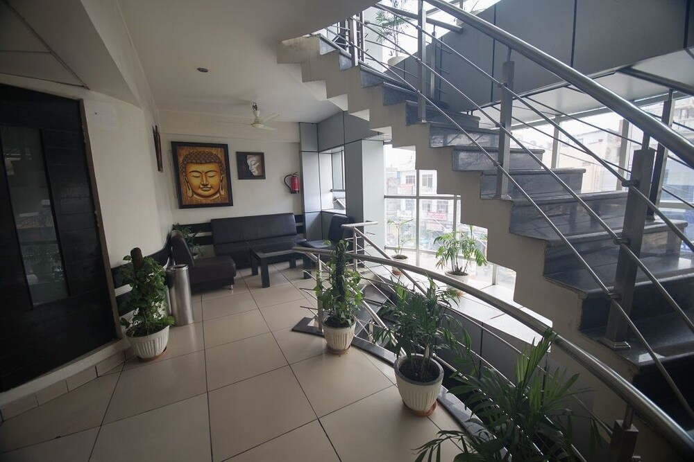Book Anr Hotels In Lucknow