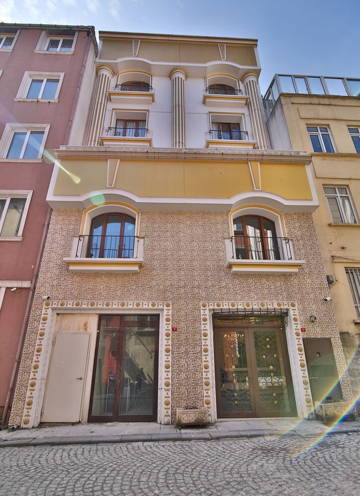 Queens Land Istanbul 2018 Updated Price Reviews Hd Queens Land Istanbul