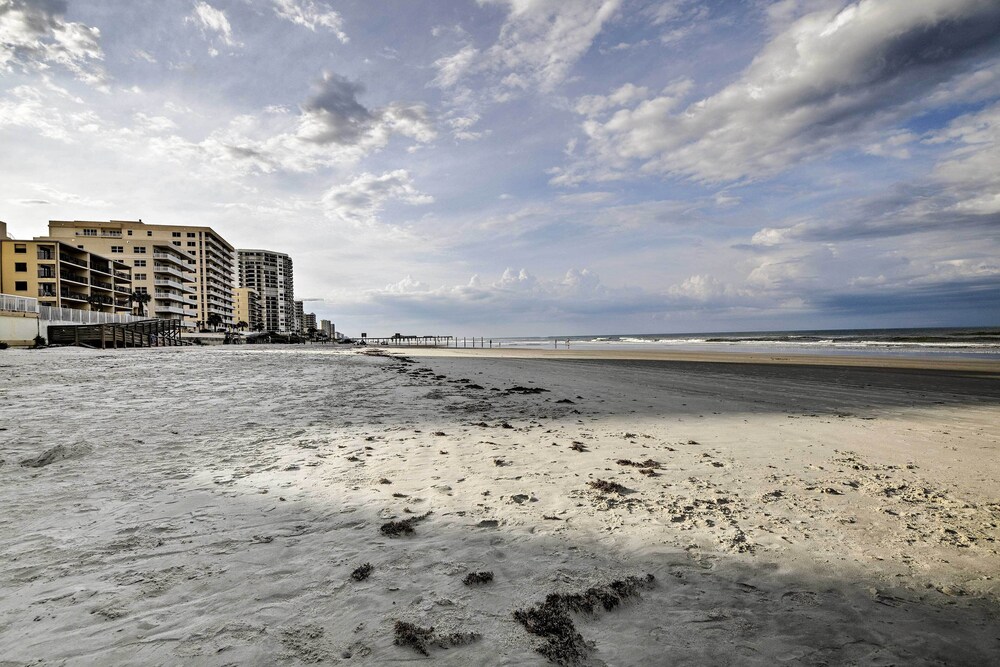 luxury daytona beach oceanfront shores club condo!