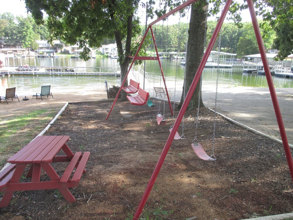 Book Ozark Village Resort in Lake Ozark