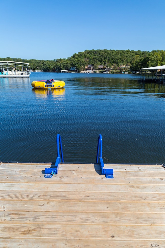 Book Ozark Village Resort in Lake Ozark