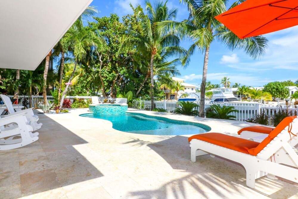 Book Tropical Paradise In Venetian Shores Luxury Heated Pool Spa 4 Bikes Kayak In Islamorada Hotels Com