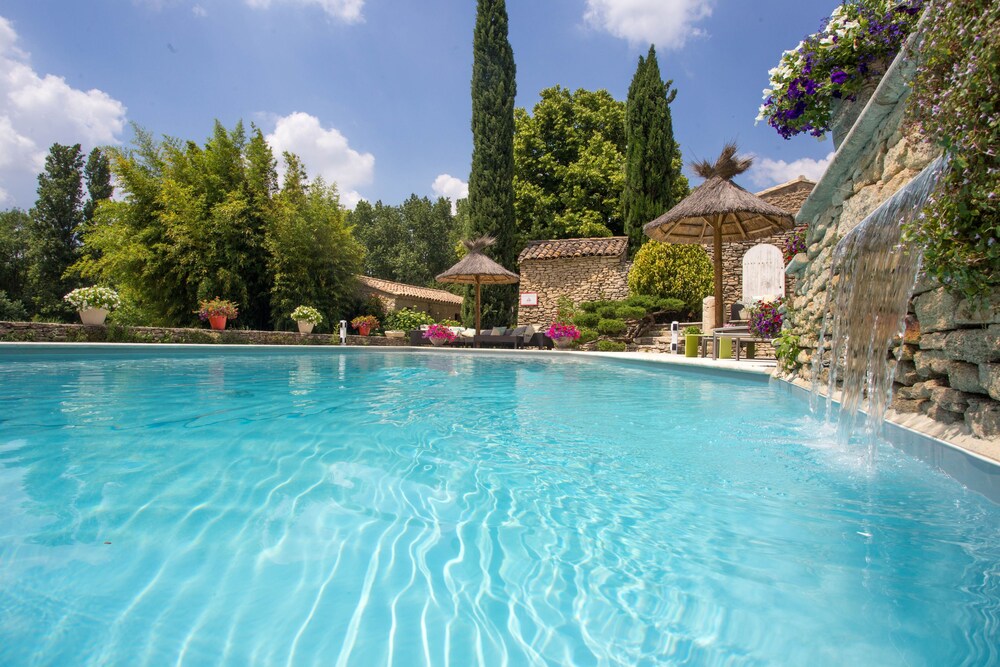 Chambre D Hotes Au Chant Des Sorgues Lagnes Hotels Com