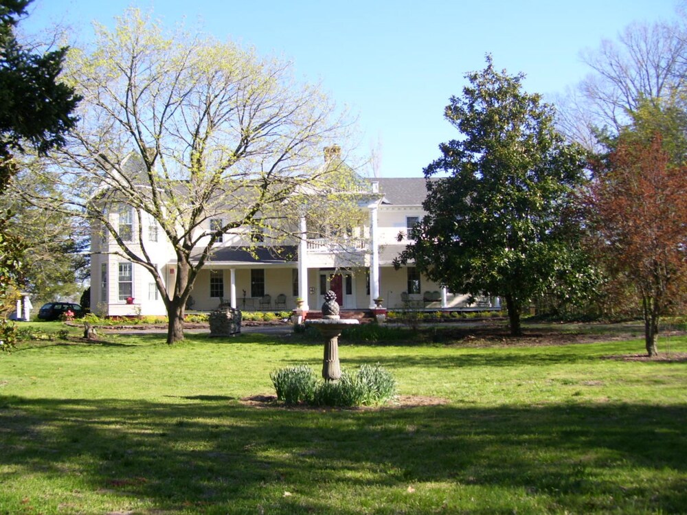 Book The Cedars Bed And Breakfast In Snow Hill Hotels The Cedars Bed And Breakfast Snow Hill