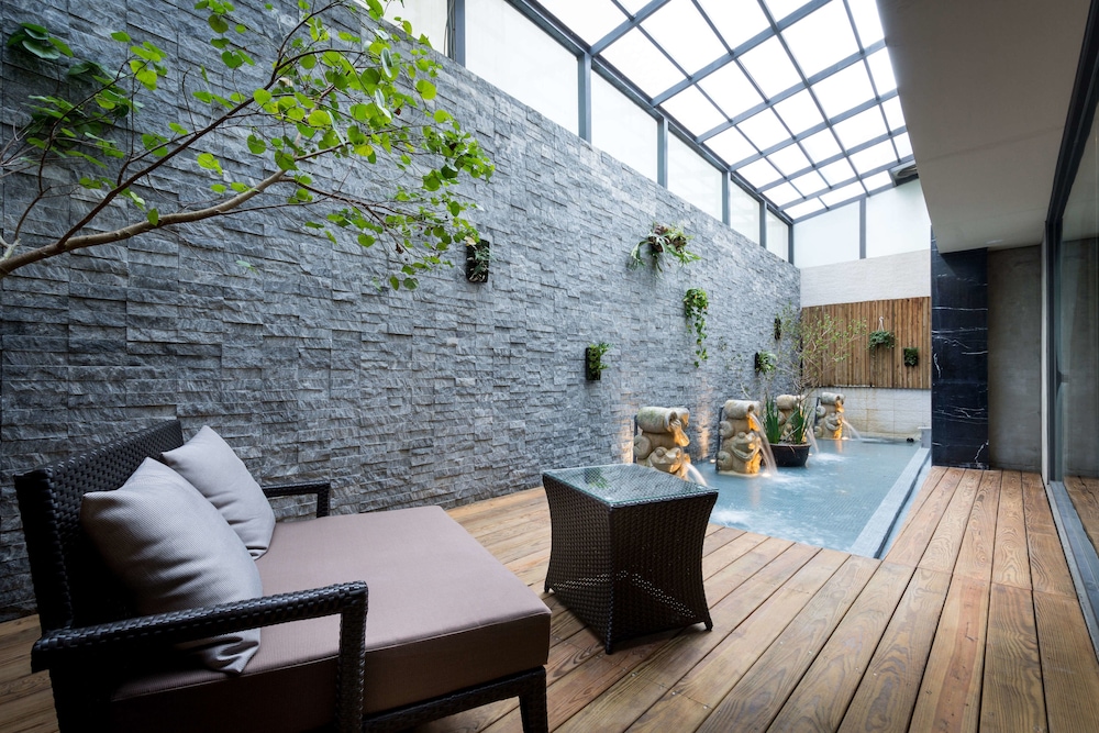 Shu Shia Motel Taichung 2018 Updated Price Reviews Hd Photos Shu Shia Motel Taichung Standard Room 1 King Bed Terrace Patio