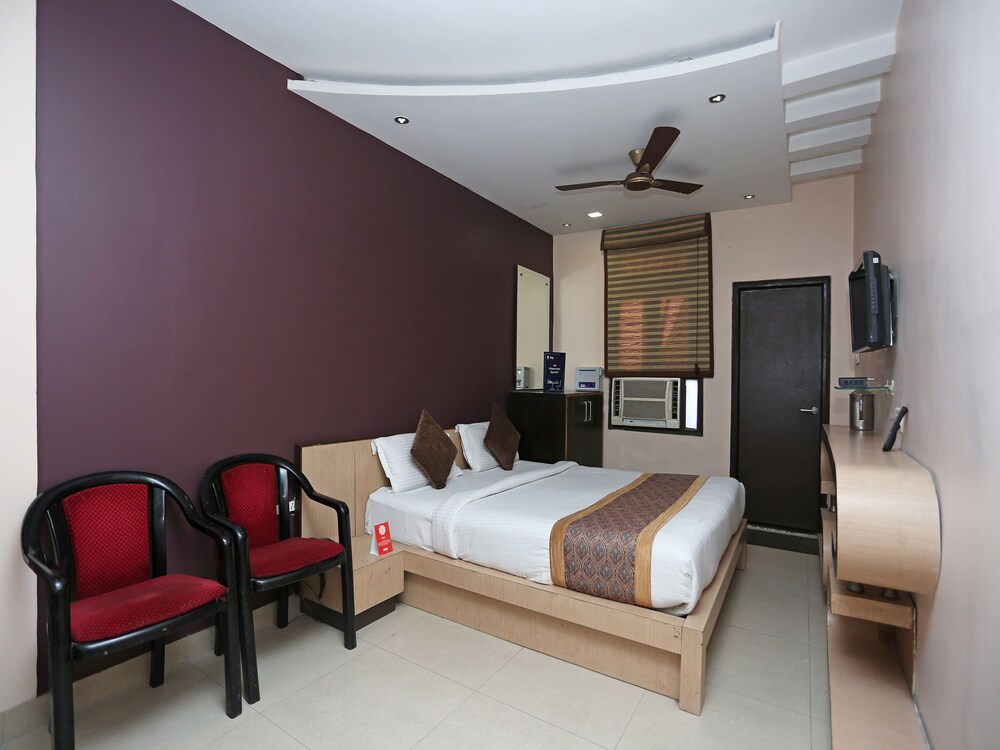 Book Oyo 11596 Sanjay Guest House In Kanpur Hotels Com