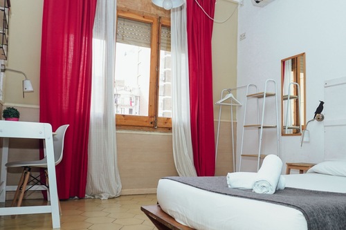 Book Birdhouse In Barcelona Hotels Com